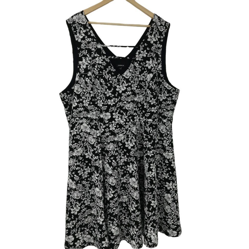 Torrid Floral Black Fit & Flare Dress Size 3 Stretch Lattice A-Line Sleeveless